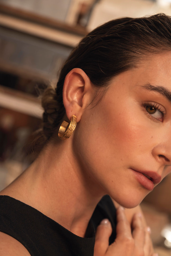Iitádali - Black earrings, gold plated
