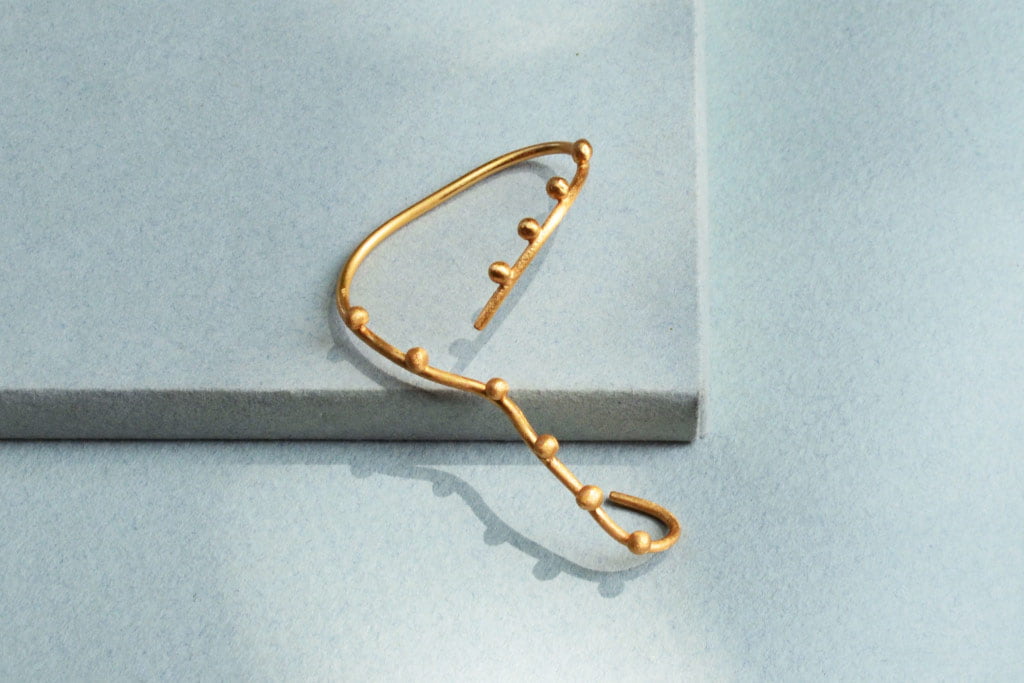 Katumare - Basket earcuff, gold plated